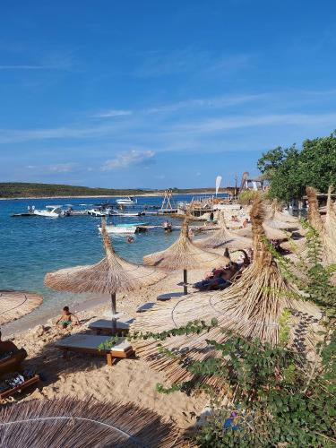 Schöne Ferienwohnung nur 100 Meter bis zum Strand in Medulin mit Klima, WLAN, Balkon