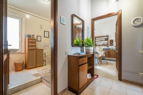 a hallway with a mirror and a dresser in a room at Luxi noa in Quartu SantʼElena