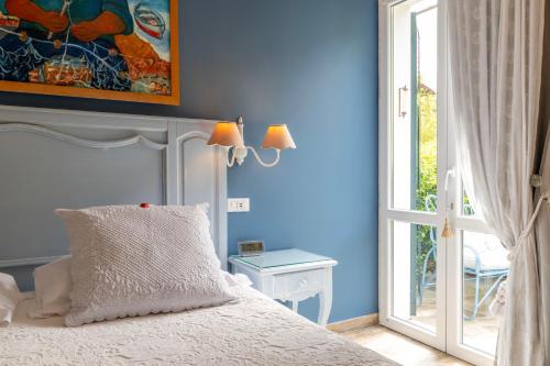 a bedroom with a bed and a window with a door at Villa Valentina in Levanto