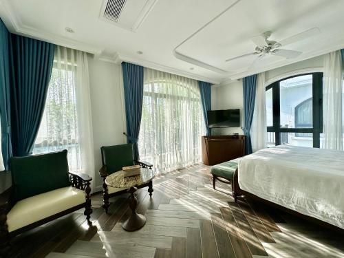 Postel nebo postele na pokoji v ubytování Bellevue west Phu Quoc 4BR beachfront Villa with private swimming pool