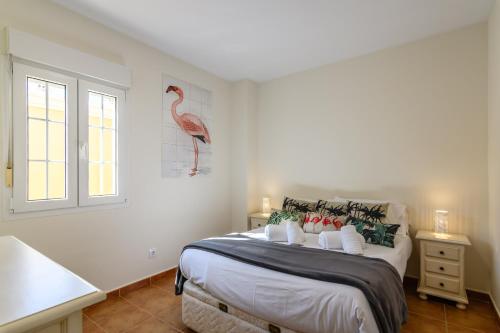 Postel nebo postele na pokoji v ubytování Canela Park Atico by Ĥ - Playa Isla Canela ICHP249P183