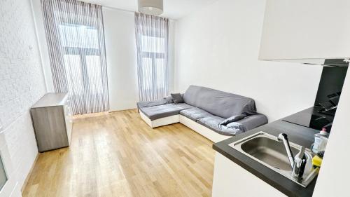 Cozy Apartment- 5 Minutes to Danube River