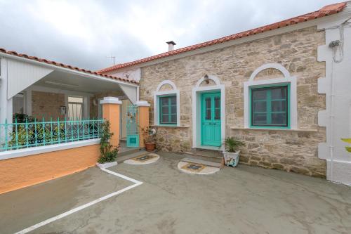 Το κτήριο όπου στεγάζεται  η παραθεριστική κατοικία
