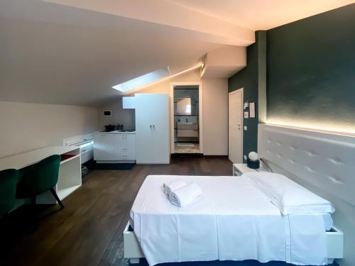 a bedroom with a white bed in a room at Le Stanze di Gianmarmo - Via di Mezzo in Mirandola