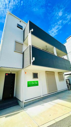 New Private Villa in Central Osaka with Free Parking, Over 100 Square Meters, Spacious Living Room, 35 Square Meter Master Bedroom, 18 Minute Walk to Namba
