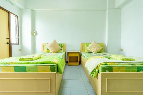 Postel nebo postele na pokoji v ubytování Tat Hotel
