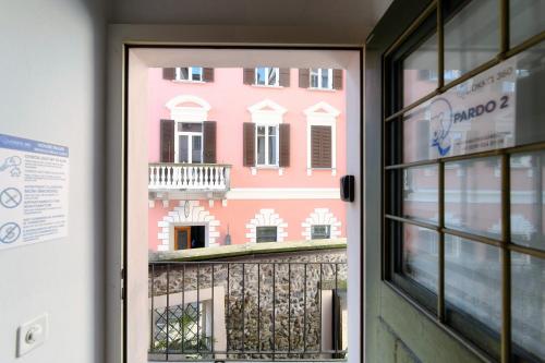 Fotografie z fotogalerie ubytování Pardo Apartments by Quokka 360 - Locarno old town v destinaci Locarno