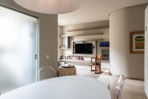 Youhosty - Chinatown Bright and Luxury Apartment