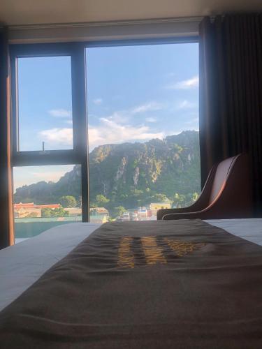 Nespecifikovaný výhled na hory nebo výhled na hory při pohledu z hotelu