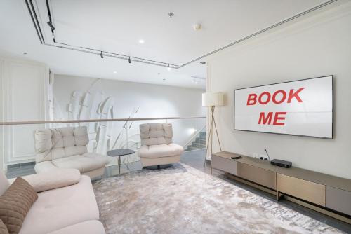a living room with a couch and two chairs at Free housekeeping visits during your stay - StayShort - Elegant 3-Bedrooms in Dubai Marina with stunning views! in Dubai
