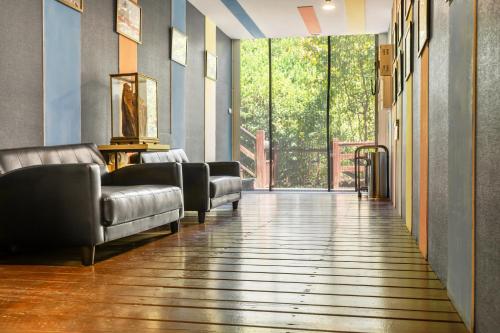 a waiting room with leather couches and a large window at Cingjing Star Lohas Manor B&B in Renai