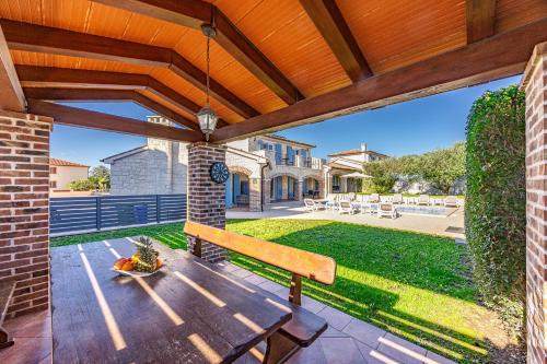 Villa Mila in Medulin with sea view and private pool only 300 meters from the beach