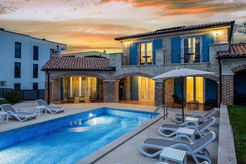 Villa Mila in Medulin with sea view and private pool only 300 meters from the beach