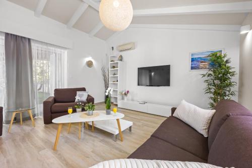 Villa Bosco in Medulin with sea view and private pool only 300 meters from the beach