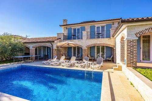Villa Bosco in Medulin with sea view and private pool only 300 meters from the beach