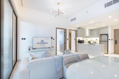 Stylish Home with Direct Pool Access by the Canal