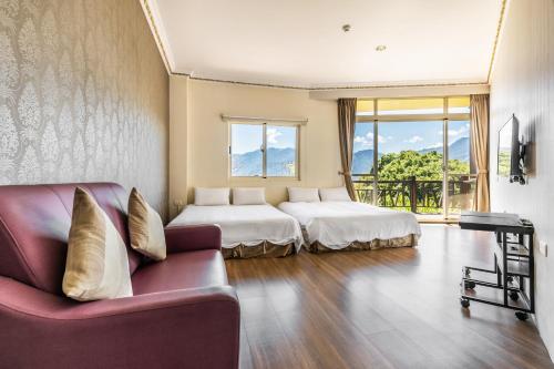 a hotel room with two beds and a couch at Cingjing Star Lohas Manor B&B in Renai