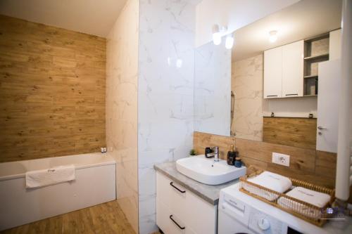 Ένα μπάνιο στο Cozy Apartments at Ared Imar near by Mall