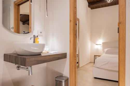 One-Bedroom Deluxe Apartment