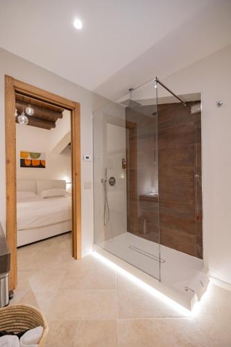 One-Bedroom Deluxe Apartment