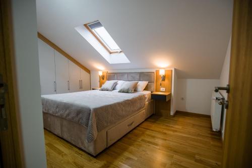 Una cama o camas en una habitación de TOP VIEW apartment 43