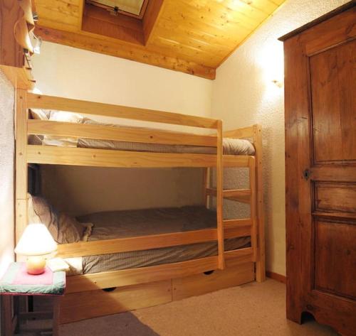 - une chambre avec 2 lits superposés dans une cabine dans l'établissement Vacances au sommet, idéal 5 à 6 personnes, à Saint-Gervais-les-Bains