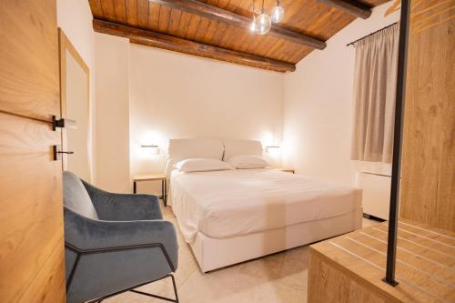 Deluxe One-Bedroom Apartment with Garden View