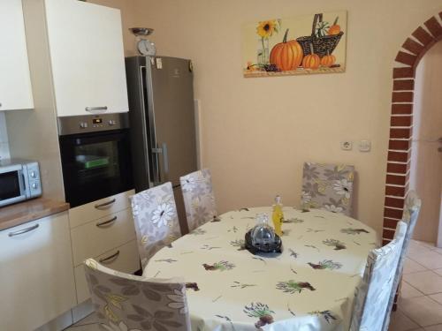 Kuchyňa alebo kuchynka v ubytovaní Apartment Josip