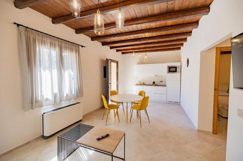 Deluxe One-Bedroom Apartment with Garden View