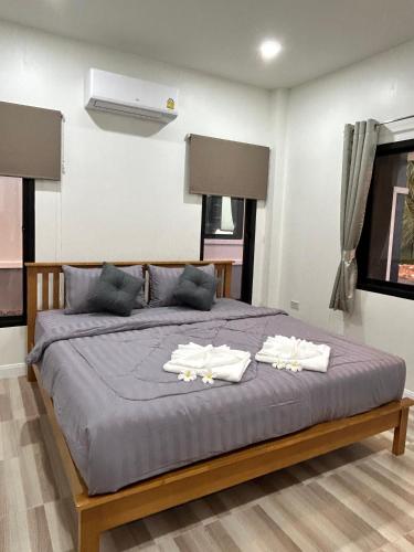 a bedroom with a bed with two towels on it at Cozy Vazn House Krabi Klong Muang in Ban Khao Klom