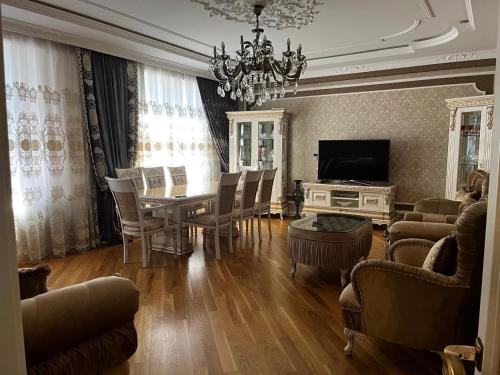 Televiisor ja/või meelelahutuskeskus majutusasutuses Apartment