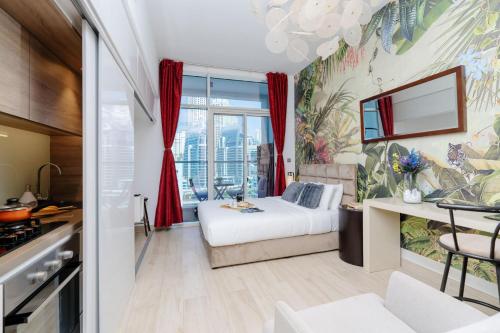 Beautiful Stylish Apartment with Marina Views