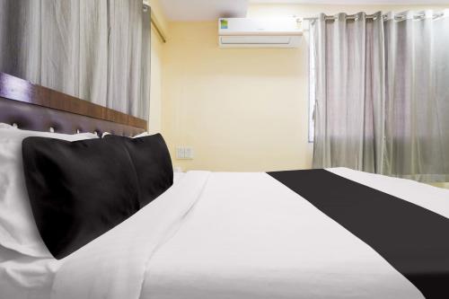 Postel nebo postele na pokoji v ubytování Hotel O Bluebird Inn