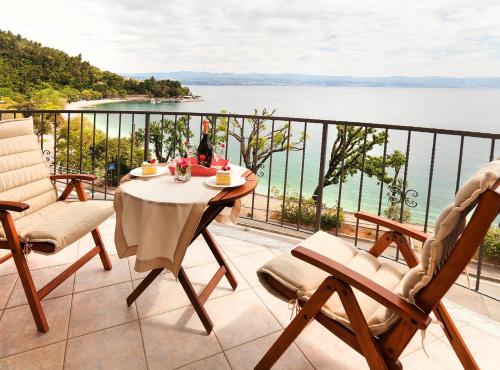 Splendid Beachfront Medveja Apartments