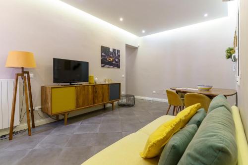 A television and/or entertainment centre at Felt in love in Catania