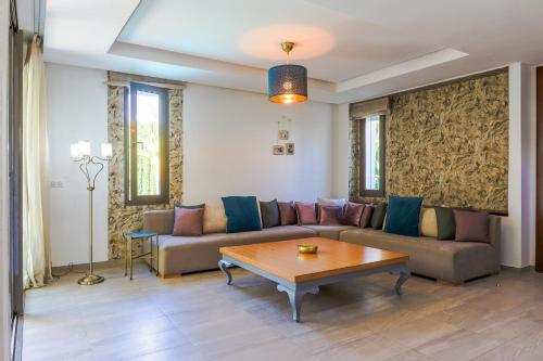 Χώρος καθιστικού στο Quiet Villa Taghazout - Luxe - Piscine - 6 Px