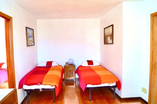 Postel nebo postele na pokoji v ubytování Casa rustica di montagna
