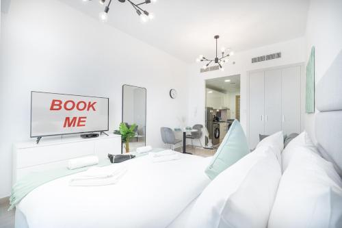 Free housekeeping visits during your stay - StayShort - Calm and comfy Studio apartment at Bloom Heights A in JVC!