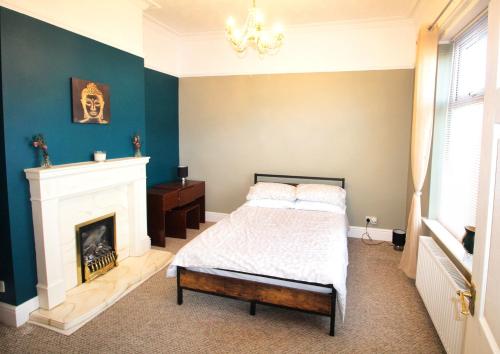 Foto Large Bungalow - Sleeps 8 - 3 Large Beds - 2 Bathrooms - Off Street Parking - Pets Welcome - Very Large Enclosed Gardens - Fast Wifi