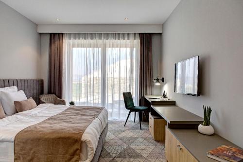 Postel nebo postele na pokoji v ubytování Hotel Emporia Mostar