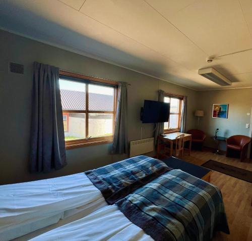 a bedroom with a bed and a window at Lakselv Hotel in Lakselv