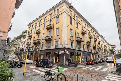 GuestHost - Brera Escape! Exclusive Roomy Flat