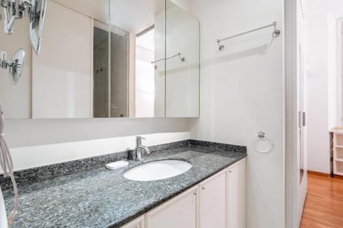 GuestHost - Brera Escape! Exclusive Roomy Flat
