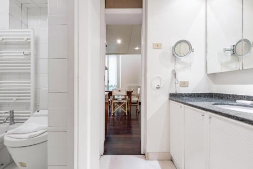 GuestHost - Brera Escape! Exclusive Roomy Flat