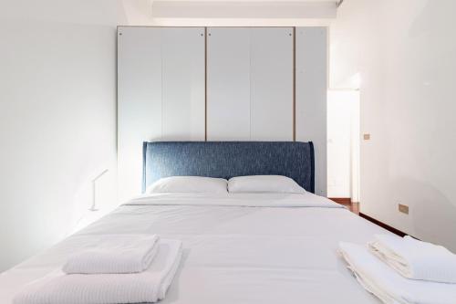 GuestHost - Brera Escape! Exclusive Roomy Flat