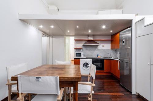GuestHost - Brera Escape! Exclusive Roomy Flat
