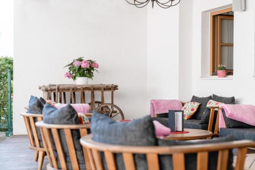 a living room with chairs and a couch at Familotel Amiamo in Zell am See