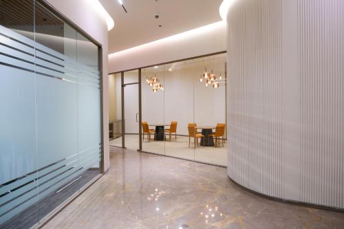 Galería fotográfica de 0484 Aero Lounge-Terminal 2 Cochin Airport Hotel en Nedumbassery