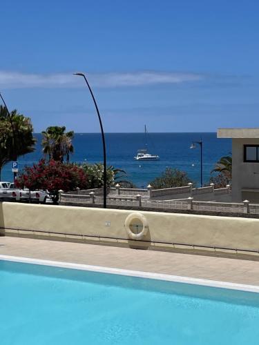 Bazén v ubytování Apartamento Playa vistas 2 nebo v jeho okolí