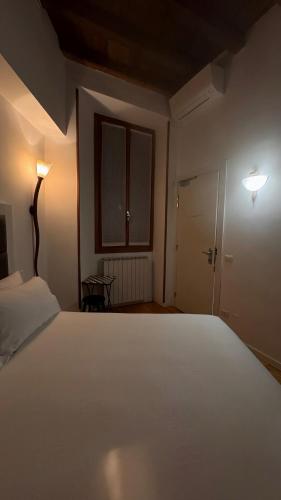 ROOM (boutique room)